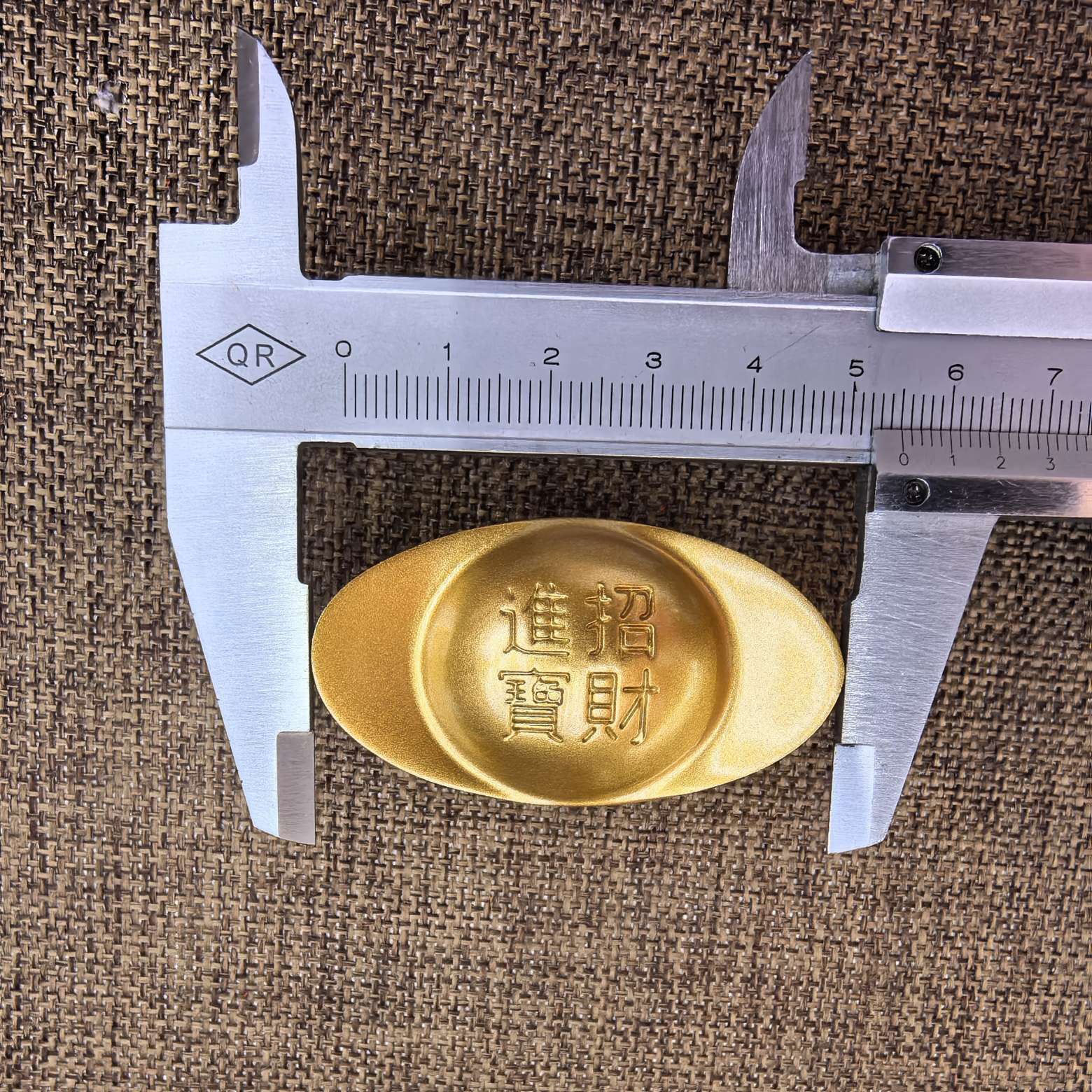 义乌市琳烺工艺品商行  仿足金砂金黄铜材料元宝 家庭摆件 多尺寸铜元宝细节图