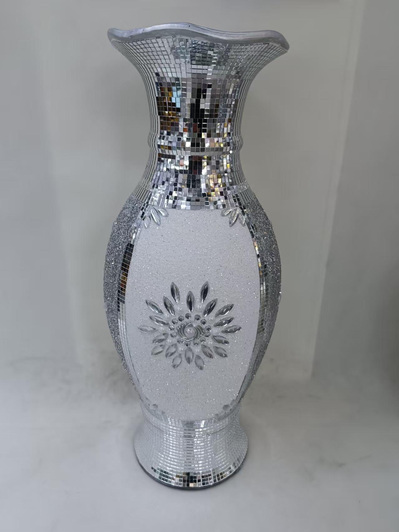 Home decoration artworks: porcelain vases, ceramic vases details Picture