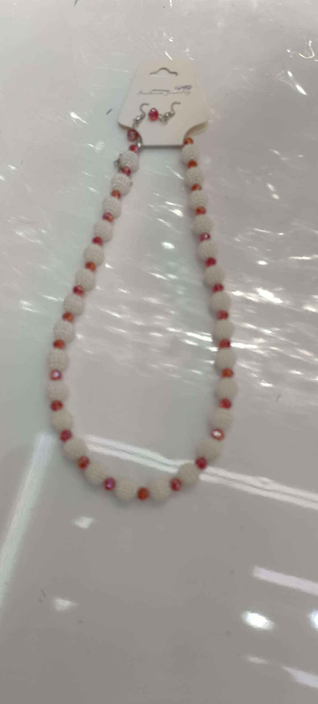 Pearl and crystal necklace details Picture