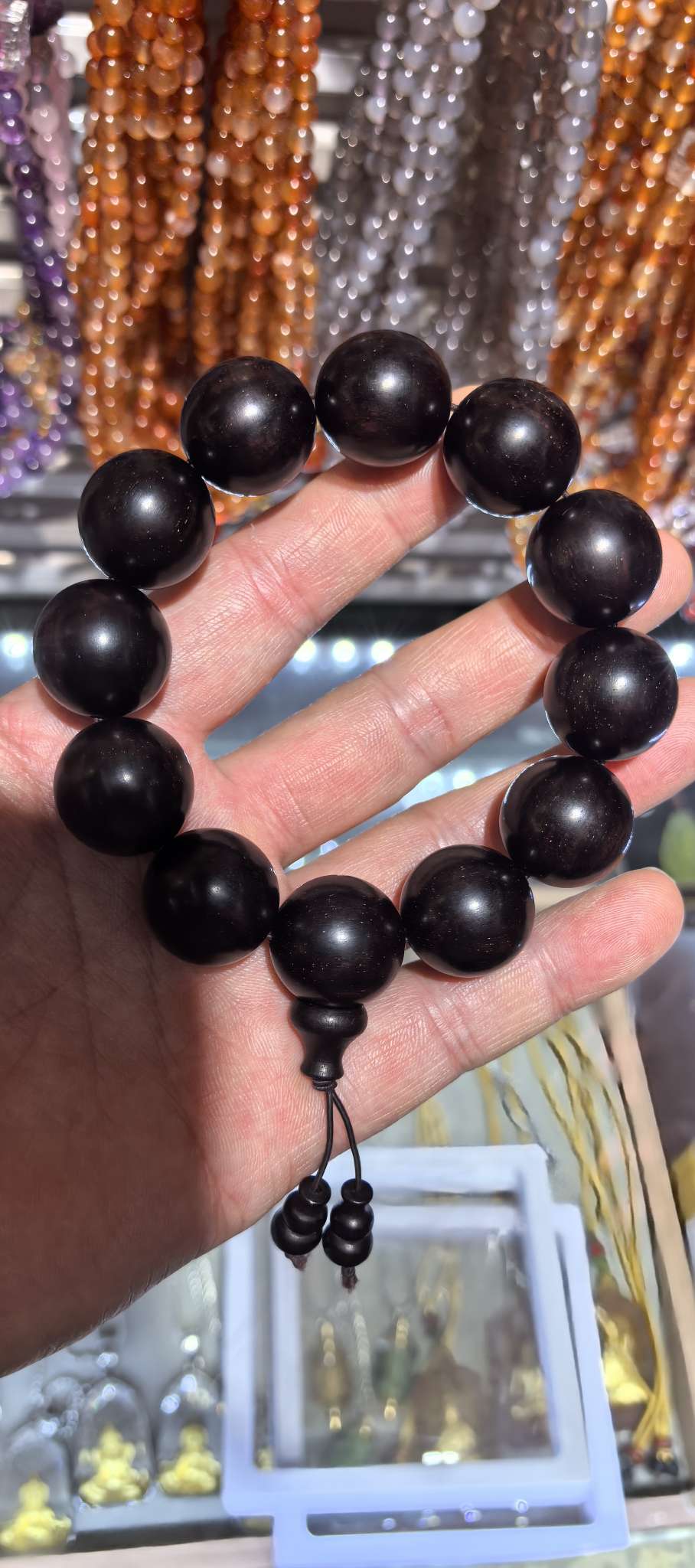 Small-leaf red sandalwood bracelet handicrafts, mosquito repellent wristband gifts, ironwork storage cans, packaging boxes, lion head handicrafts detail image 2