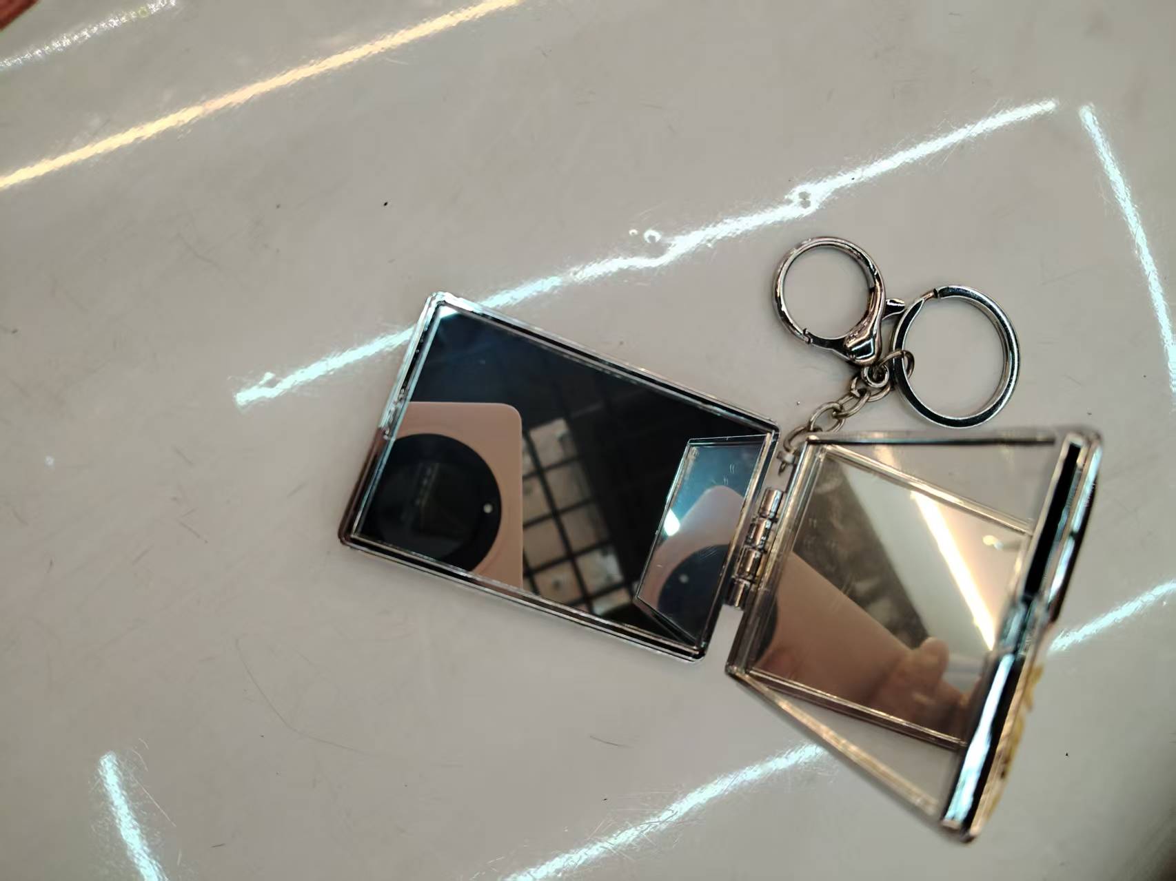 7 cm Double-sided PU custom LOGO love couple gift for girls, light and convenient pocket mirror with keychain Specification image