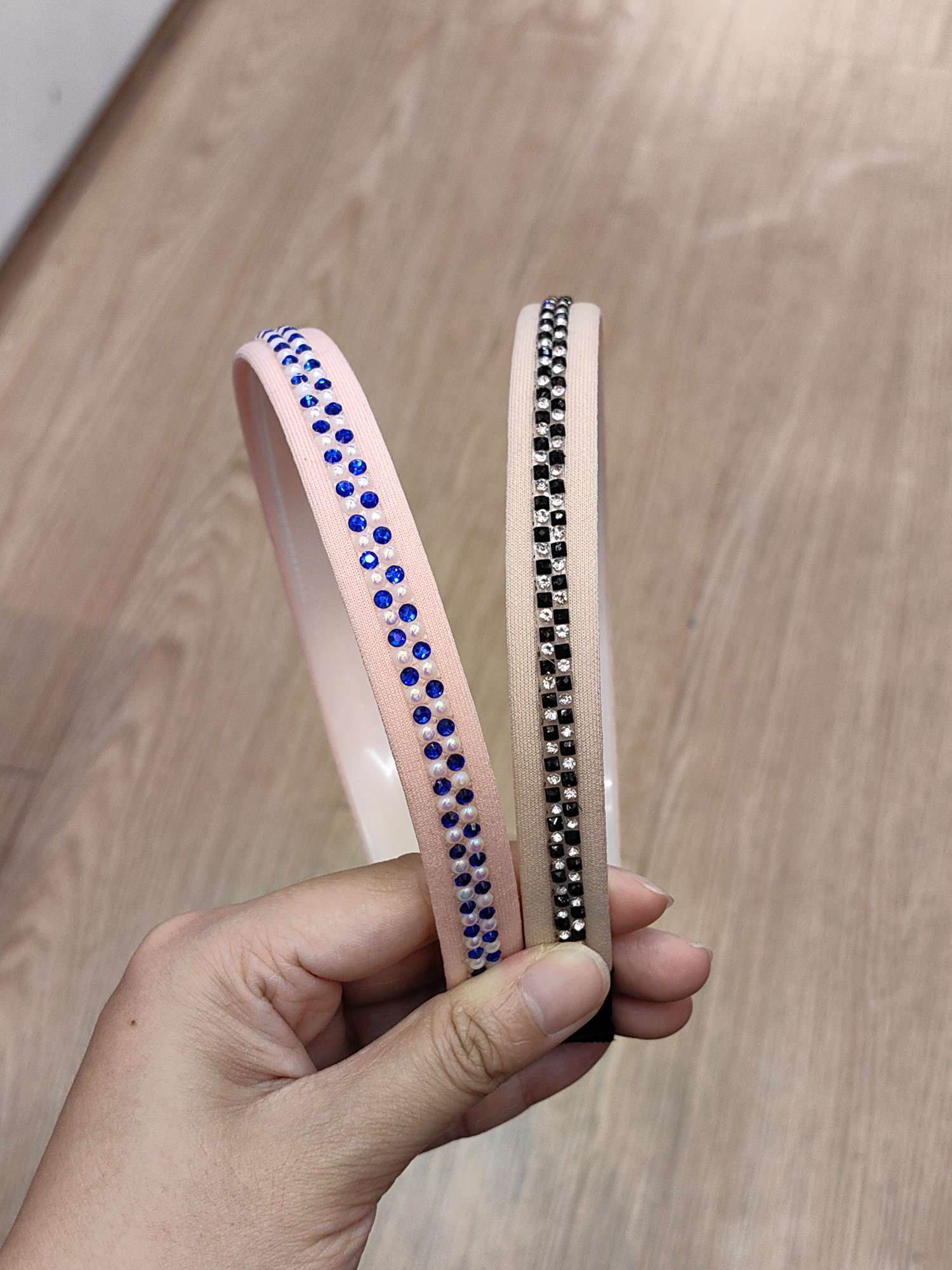 Korean-style color diamond hair band, solid-color headband, fashionable hair accessory, simple headaccessory, versatile and fashionable hair band, high-end and distinctive hair band Item Picture