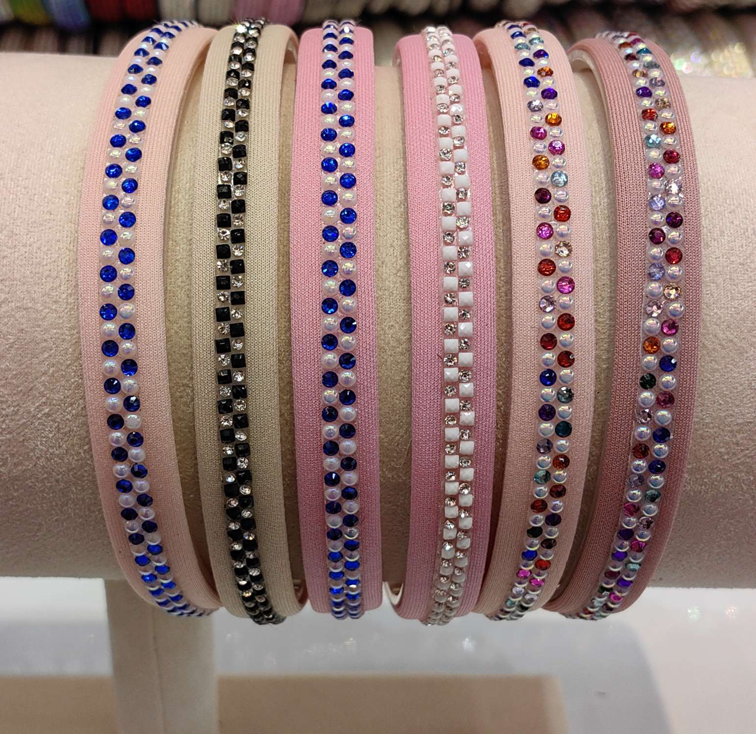 Korean-style color diamond hair band, solid-color headband, fashionable hair accessory, simple headaccessory, versatile and fashionable hair band, high-end and distinctive hair band Specification image