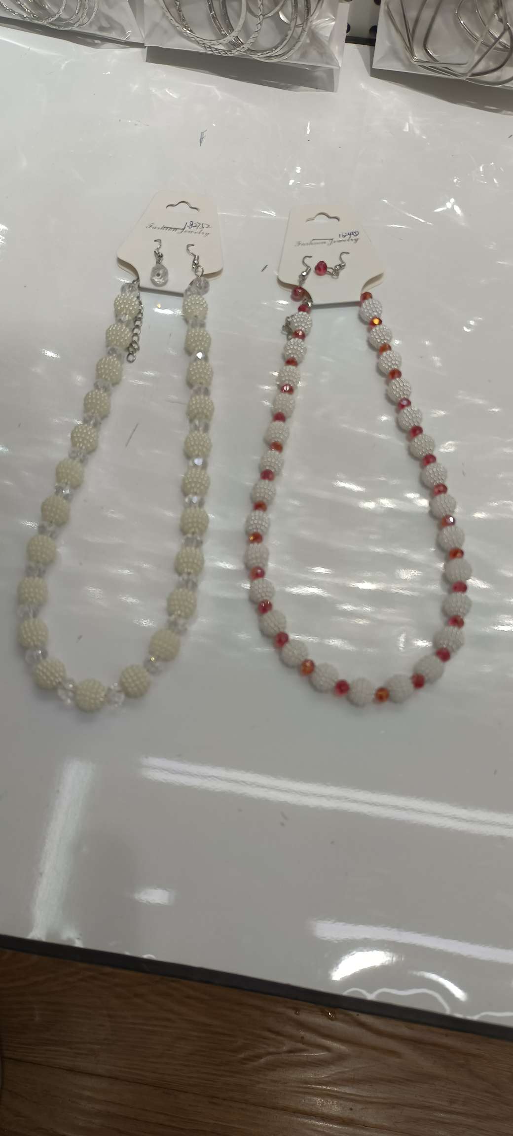 Pearl and crystal necklace Specification drawing