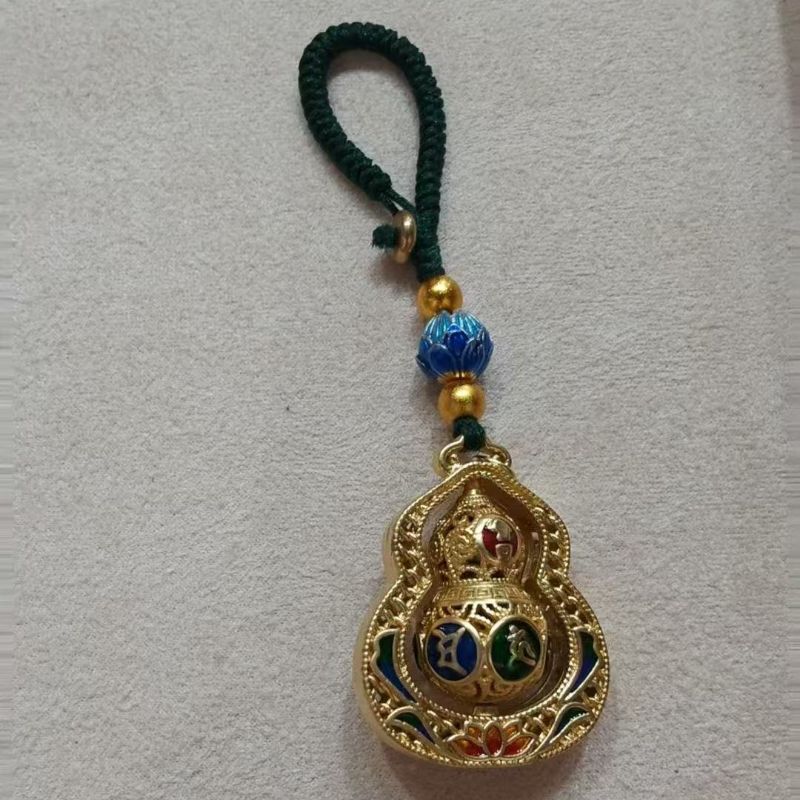 The God of Wealth, the money-sucking beast, a family of three or four, ancient method gold money-attracting keychains, car key chains, mobile phone pendants and ornaments Specification image