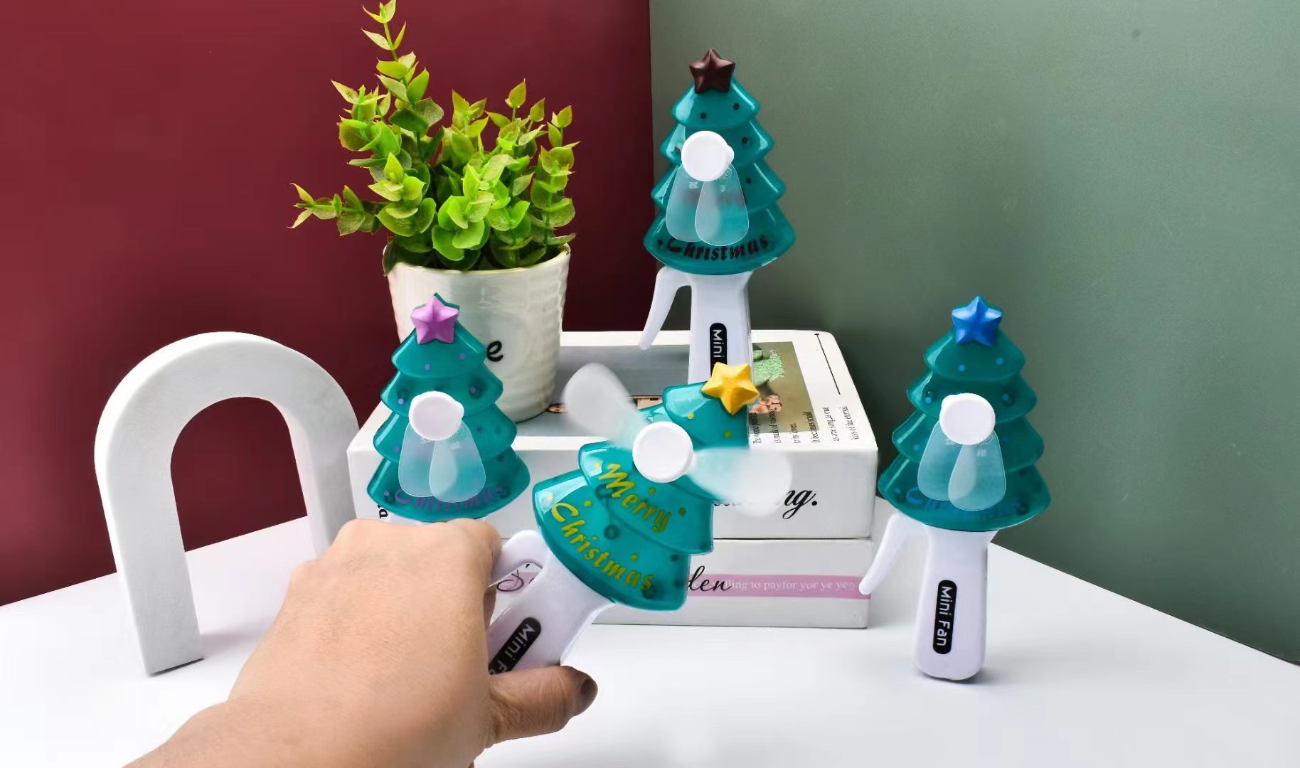 New Christmas tree hand-press mini fan, mini handheld hand-press mini fan, single-head mini Christmas tree hand-press mini fan, children's handheld mini fan, street stall handheld mini fan Item Picture