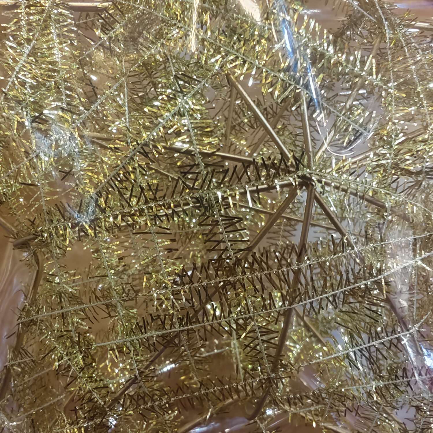 The Tree Top Star Christmas decoration uses Christmas ornaments details Picture