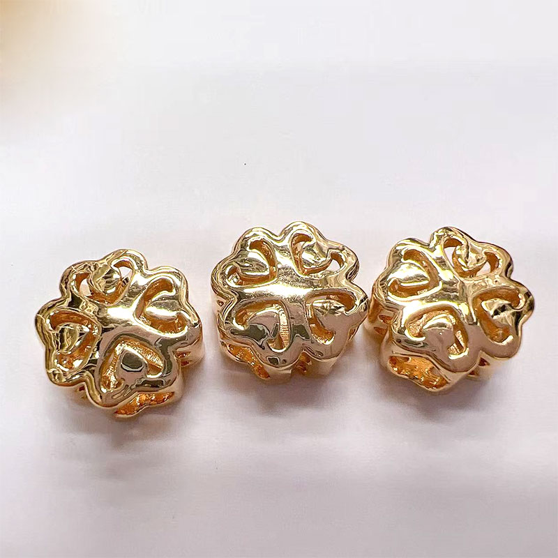 Copper plated with real gold, four-leaf flower, double-sided hollowed-out beads, DIY woven horizontal hole bracelet, necklace, loose beads and string beads accessories Application Scenario