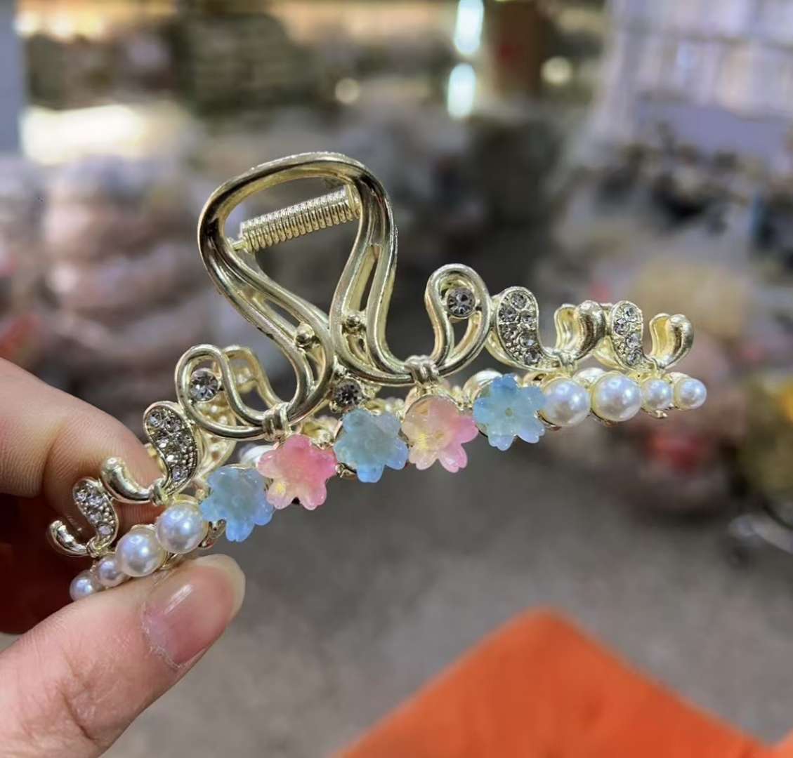 亚克力合金抓夹发饰头饰简约百搭发夹时尚饰品女士头发夹白底实物图