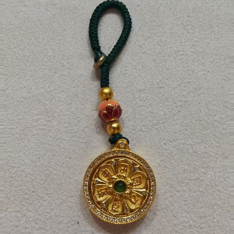 The God of Wealth, the money-sucking beast, a family of three or four, ancient method gold money-attracting keychains, car key chains, mobile phone pendants and ornaments details Picture