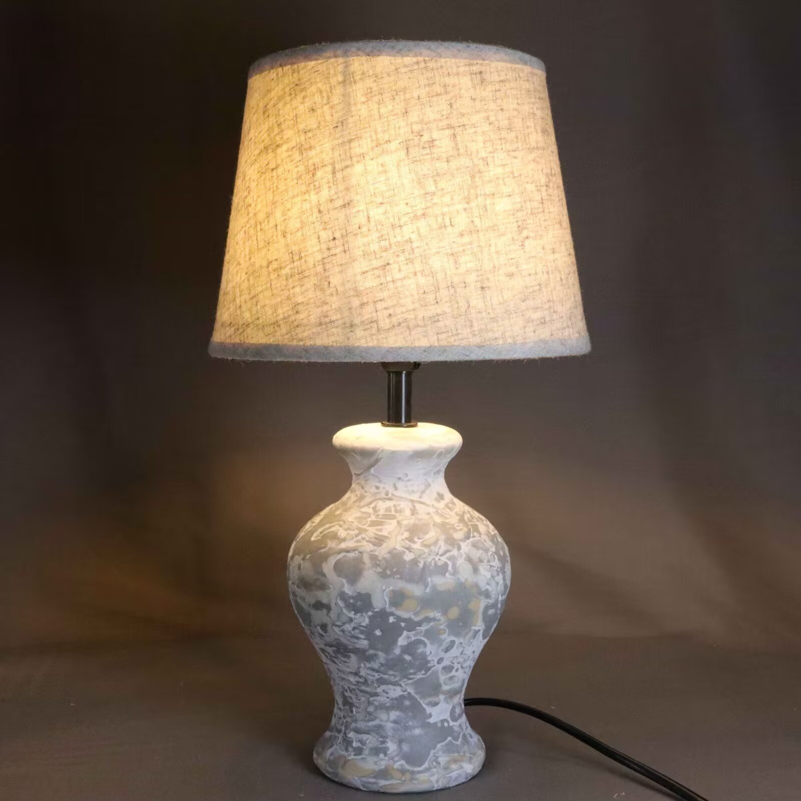 义乌简约陶瓷台灯卧室床头灯浪漫温馨个性创意客厅书房开关台灯 