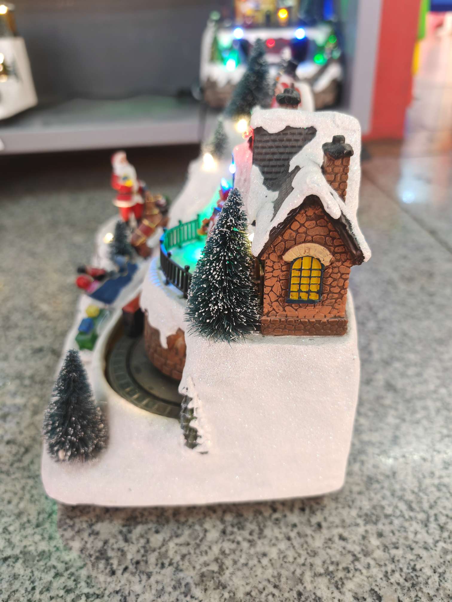 树脂工艺品创意饰品家居装饰礼品摆件精美树脂小摆件，雪景乡村圣诞工艺品房子，美丽圣诞雪村细节图