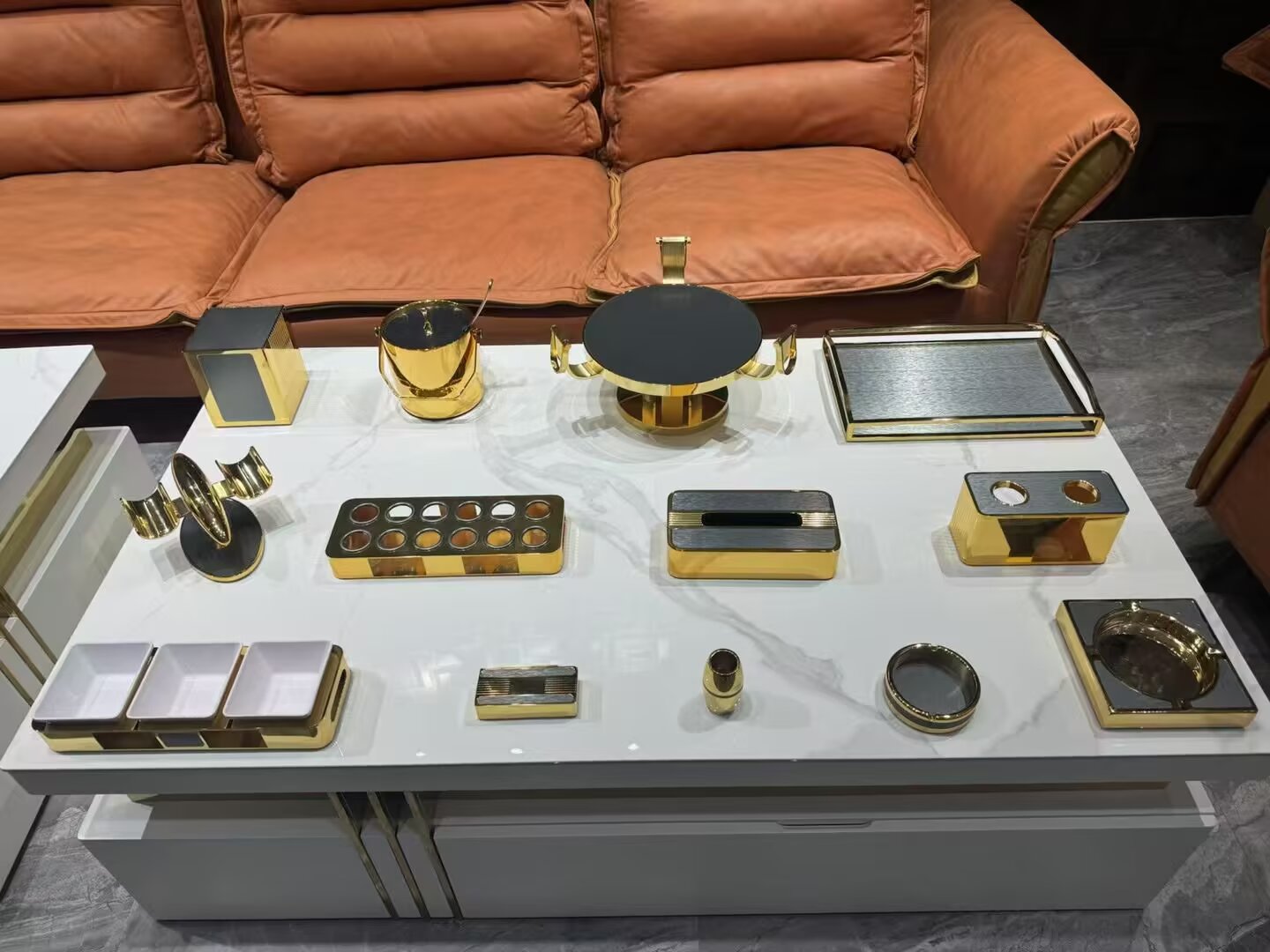 New business bar and KTV table setting supplies, full set of high-legged fruit platters, ashtrays, microphone stands, ice buckets, private rooms and clubs details Picture
