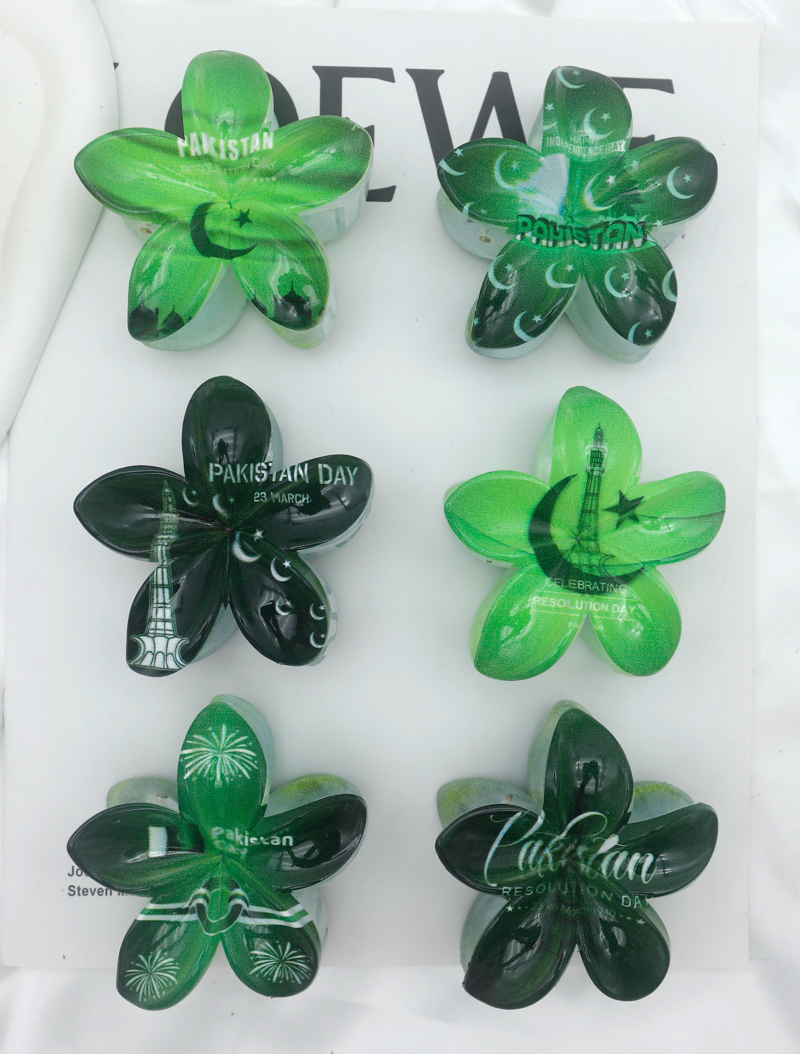 Acrylic hairpin headwear, fashionable and simple hairpin design, versatile ladies' hairpin Application Scenario