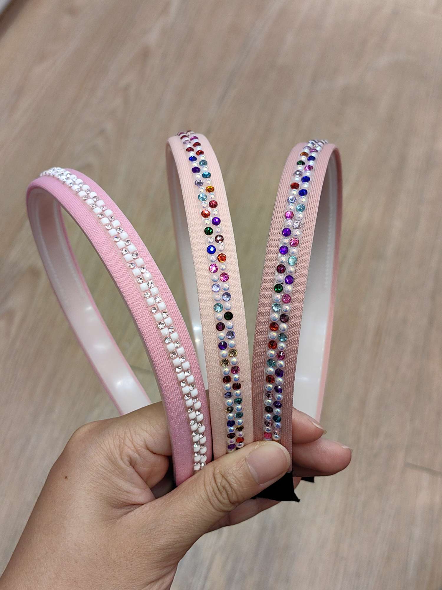 Korean-style color diamond hair band, solid-color headband, fashionable hair accessory, simple headaccessory, versatile and fashionable hair band, high-end and distinctive hair band details Picture