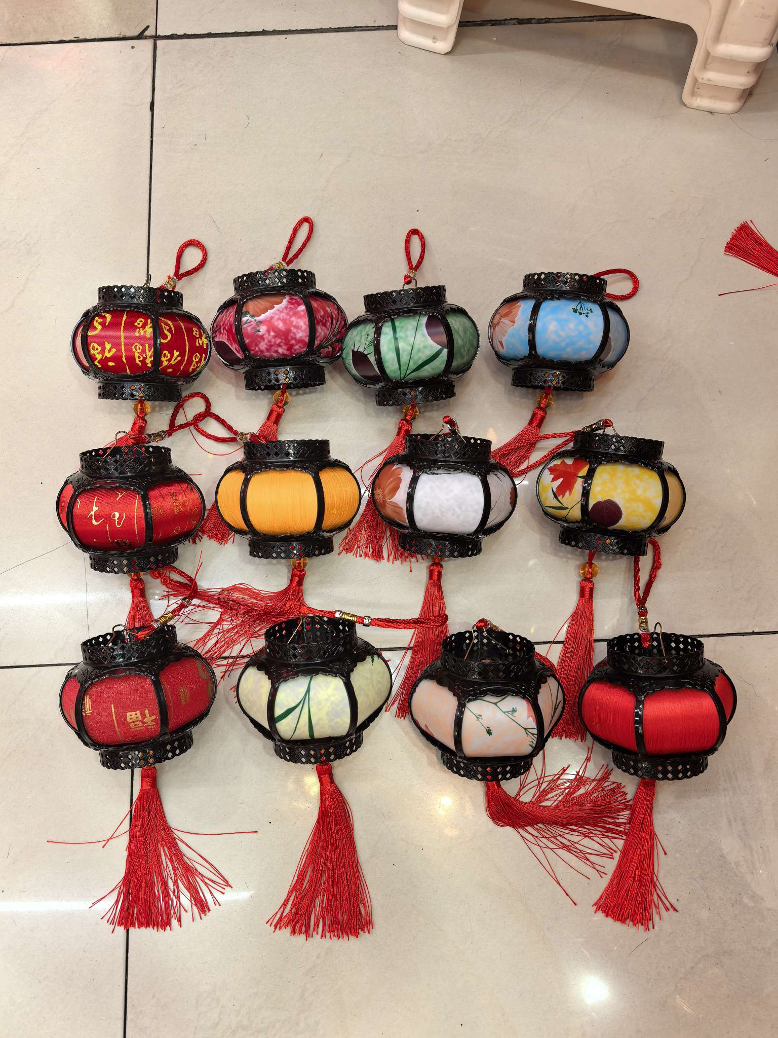 Children's hand-held lanterns, festival lanterns, music Lantern Festival decorative pendants Specification drawing
