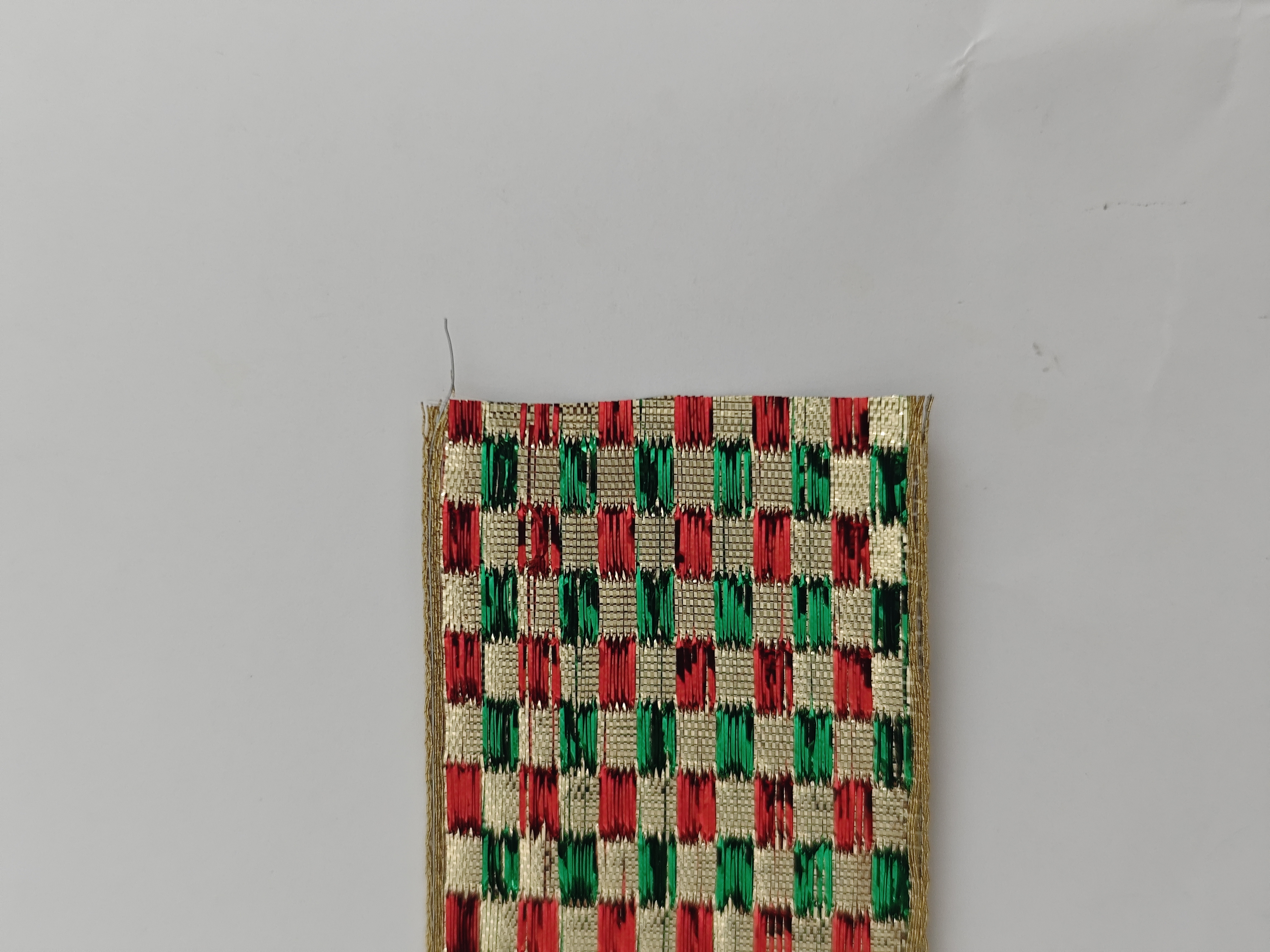 Item No. : 1270 DIY Red Onion for Christmas Gift Packaging and Decoration. Green and golden scallion long checkered Christmas webbing 3.8cm details Picture