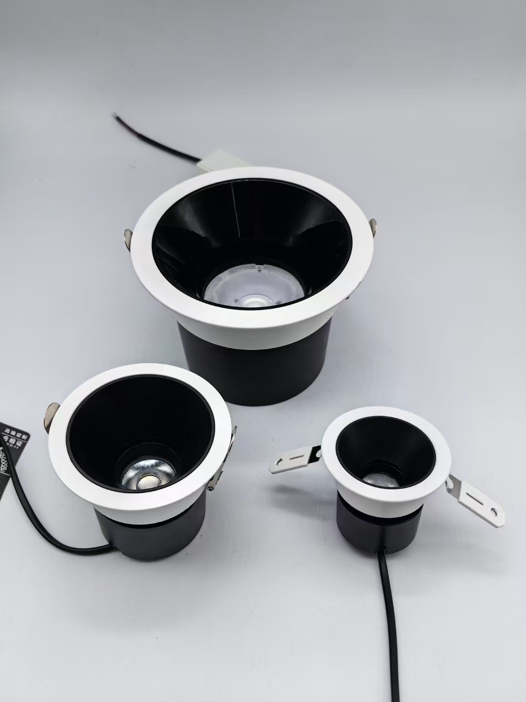 KYSUN电池/筒灯/感应射灯/PINLIGHT/小汽车蓄电池应急电源白底实物图