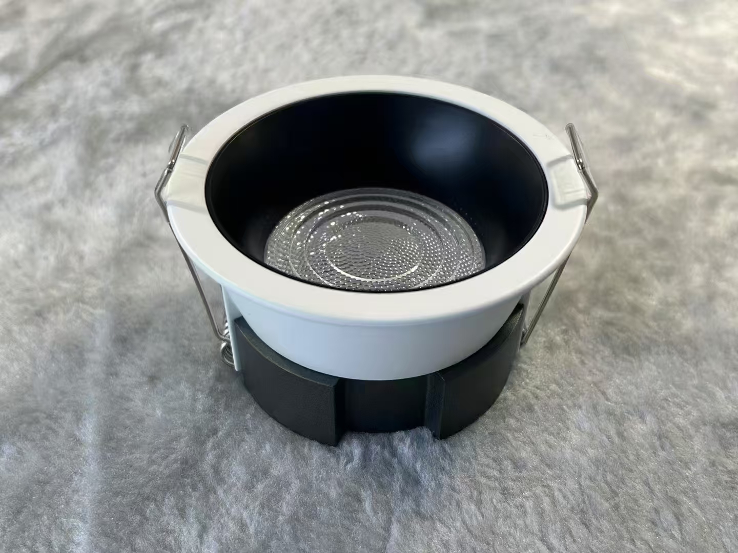 KYSUN电池/筒灯/感应射灯/PINLIGHT/小汽车蓄电池应急电源白底实物图