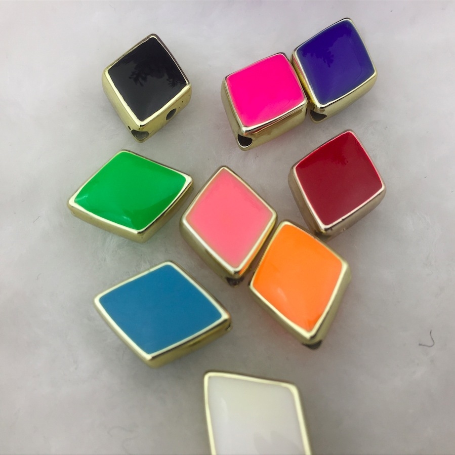 diy plastic jewelry bracelets and necklaces with golden double-sided oil-dripping diamond-shaped perforated beads are popular in Europe and America. Wholesale of 200 pieces per package detail image 2