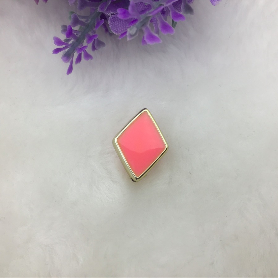 diy plastic jewelry bracelets and necklaces with golden double-sided oil-dripping diamond-shaped perforated beads are popular in Europe and America. Wholesale of 200 pieces per package Item Picture