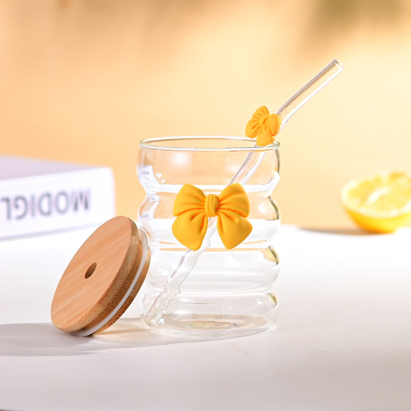 New fashionable high borosilicate water cup, straw glass cup, heat-resistant silicone sleeve water cup, home good item, girl's heart flower tea cup, juice cup, milk cup, office and home high appearance level transparent glass handicraft explosion-proof water cup, 400ml Item Picture