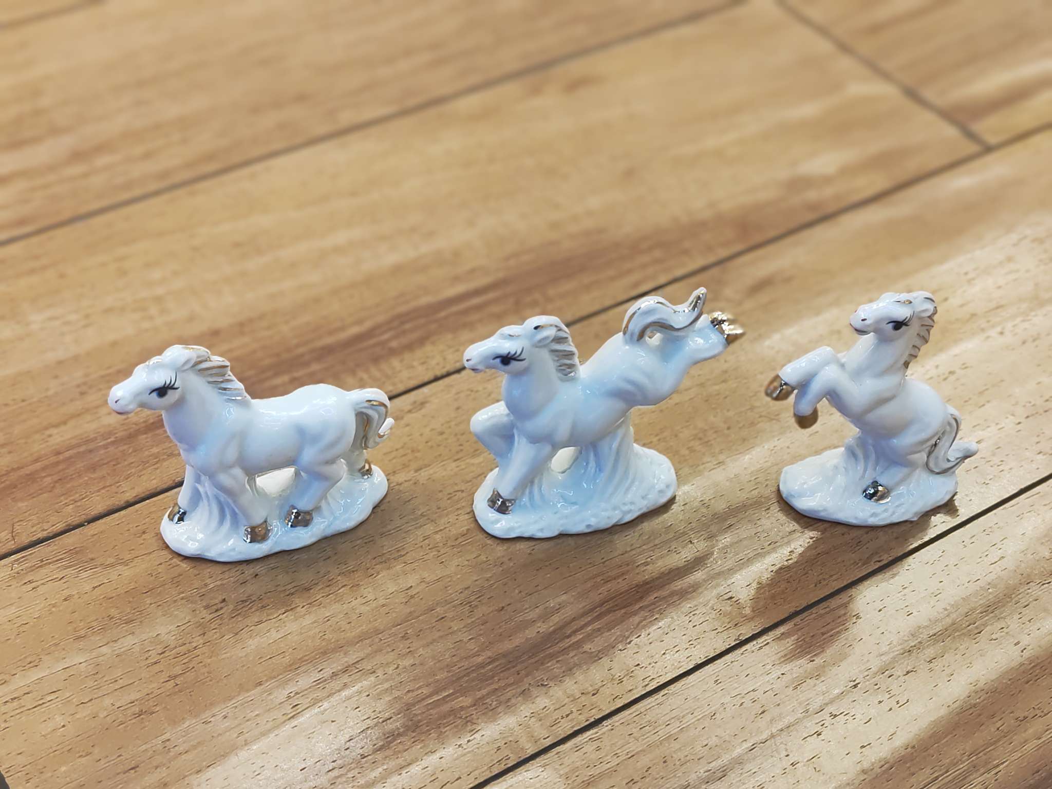 白瓷三跑马陶瓷