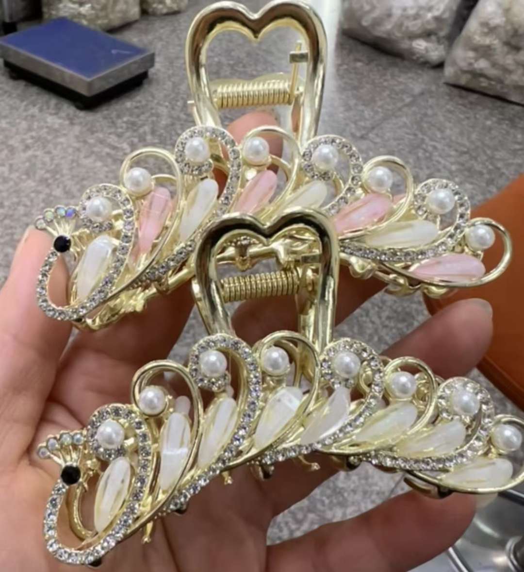 Acrylic alloy gripper hair accessory headwear, simple and fashionable hair clip accessory, versatile style clip, stable and won't damage hair detail image 5