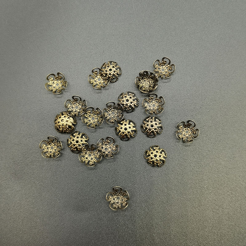 Magnetic ear studs and earrings details Picture