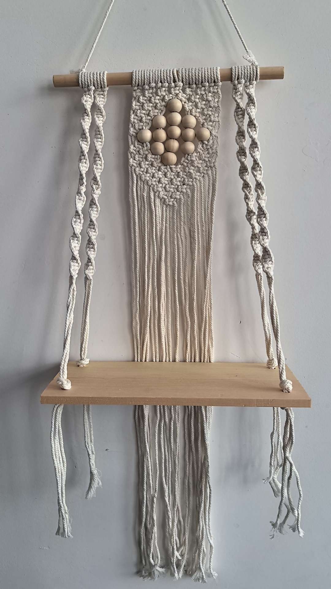 Cotton rope woven storage rack, hand-woven, can be used for decoration and storage. It is a popular storage rack for homestays, hotels and home furnishings. It is made of single-layer and double-layer raw wood and can hold plants. It can also bear weight Specification image
