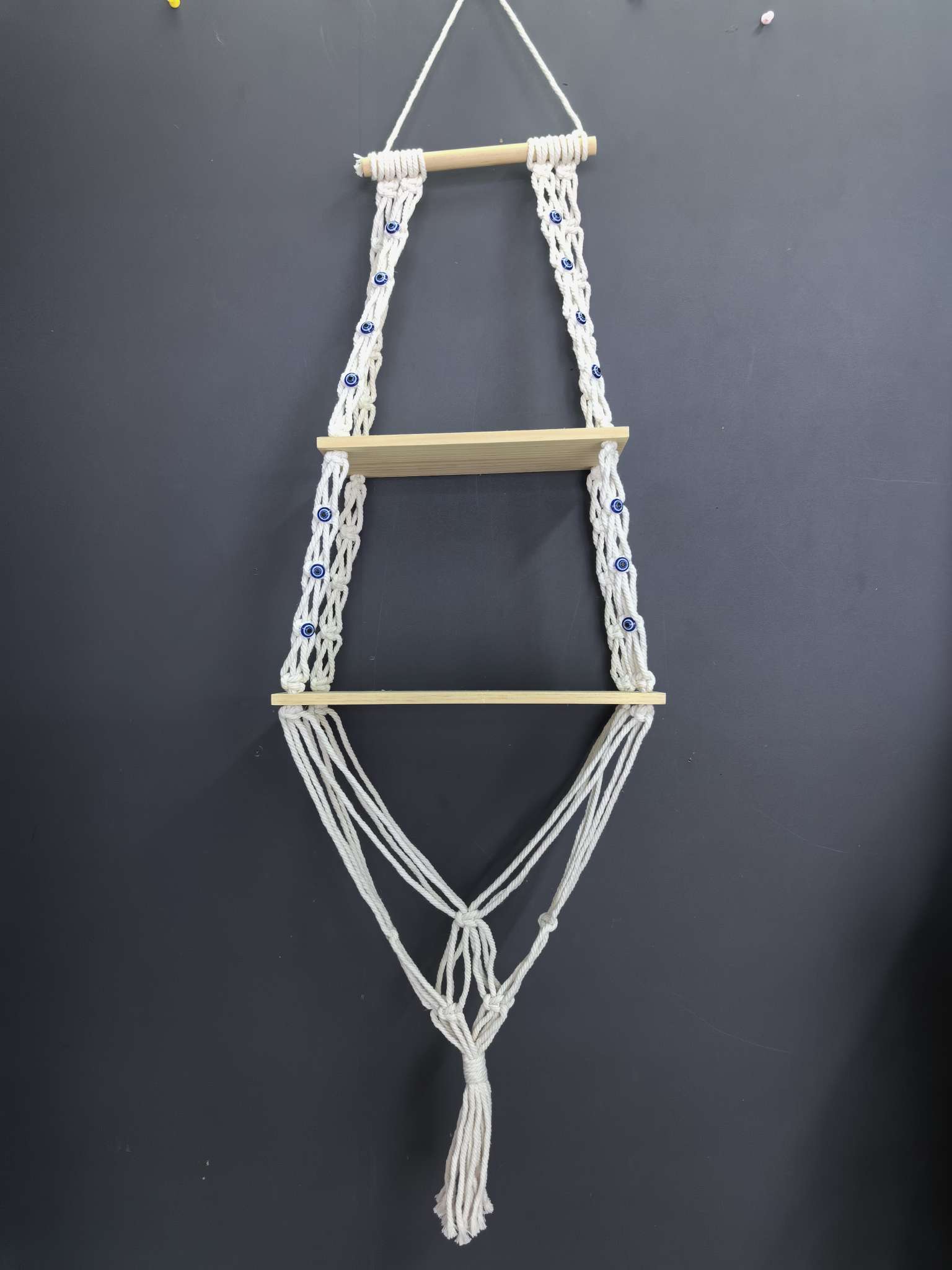 Cotton rope woven storage rack, hand-woven, can be used for decoration and storage. It is a popular storage rack for homestays, hotels and home furnishings. It is made of single-layer and double-layer raw wood and can hold plants. It can also bear weight detail image 13