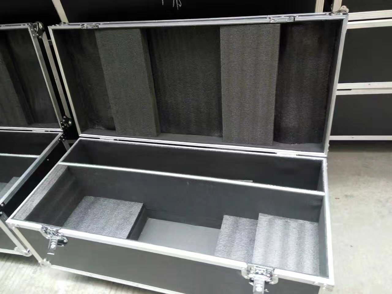 led light, aviation box, stage beam, shaking tool, power amplifier, cable box, mixing console cabinet, aviation box Item Picture