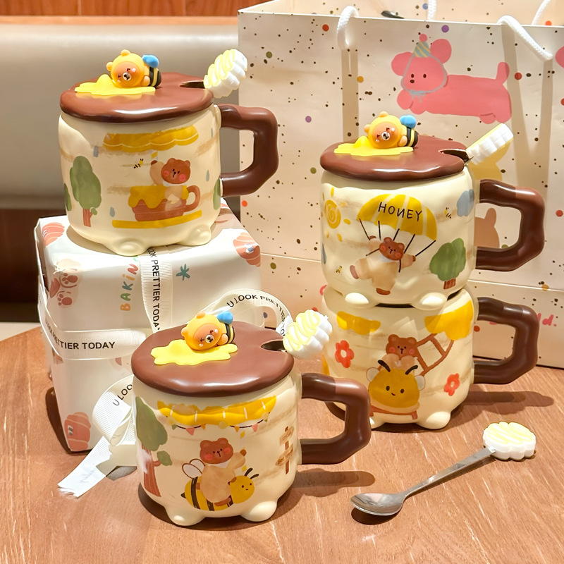 Cute and good-looking honey bear ceramic mugs, couple drinking cups, girls' home coffee cups, birthday cup sets with cup LIDS, selected souvenirs, practical and durable water cups with stand LIDS, office mugs Specification image