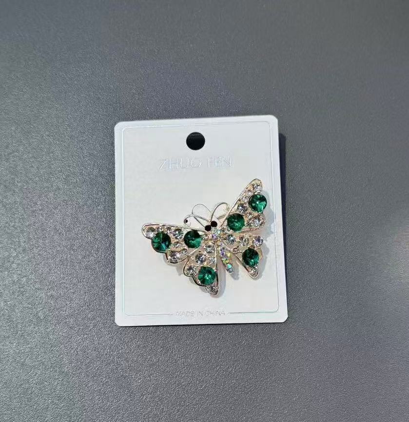 The national trend series butterfly flap magnetic clasp brooch is exquisitely designed with zinc alloy material and pairs well with traditional clothing details Picture