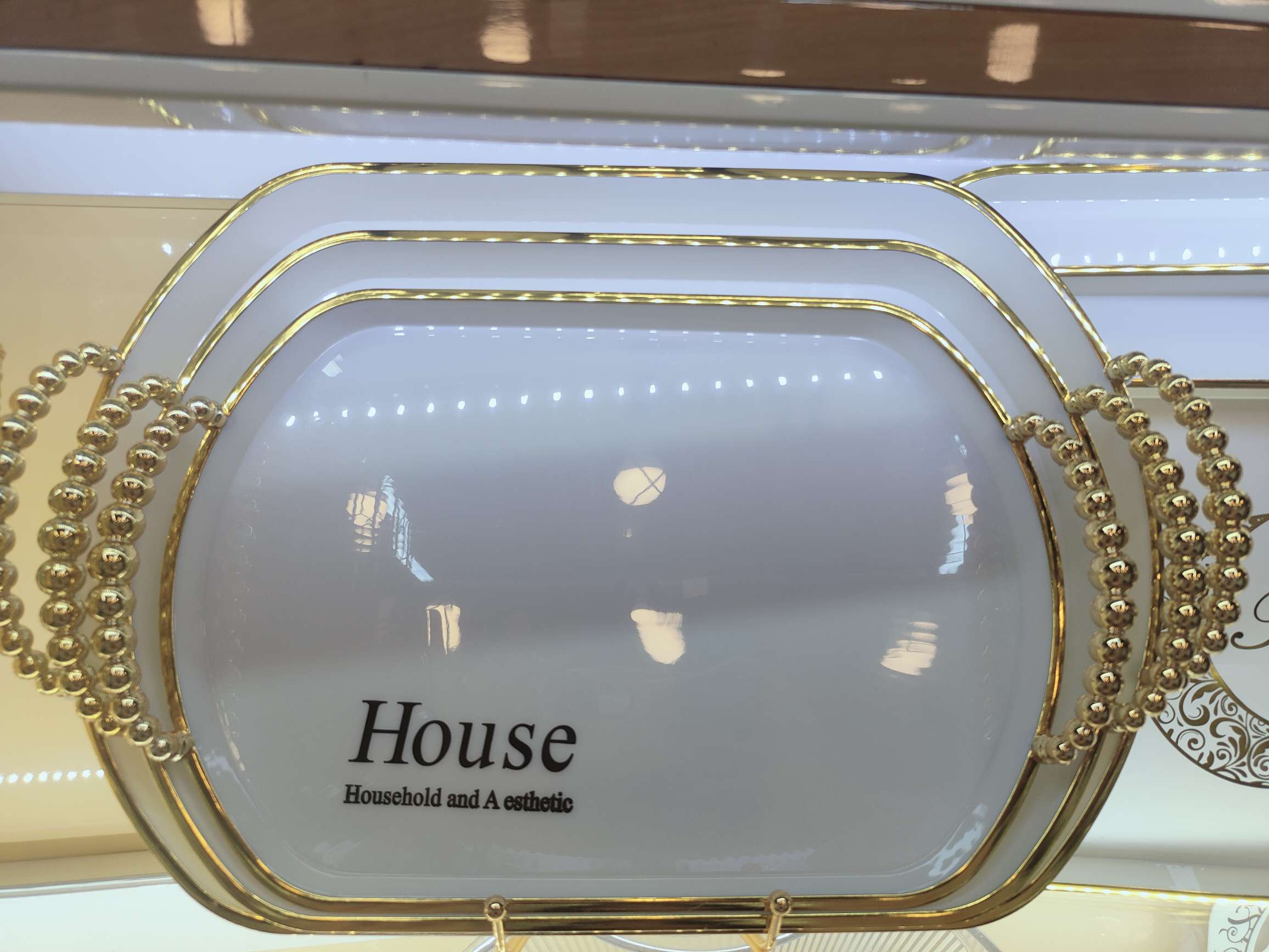 Plastic dinner plates and fruit plates, exquisite and practical