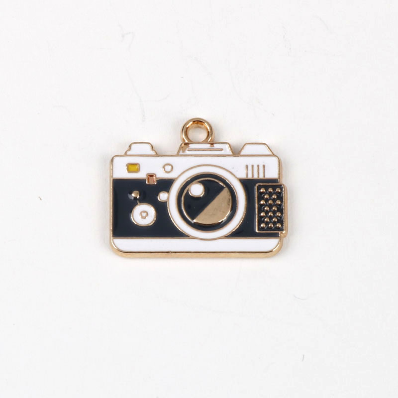 欧美热销 复古文艺合金照相机造型耳饰厂家直营饰品配件材料批发  欧美热销 复古文艺合金照相机造型耳饰厂家直营饰品配件材料白底实物图