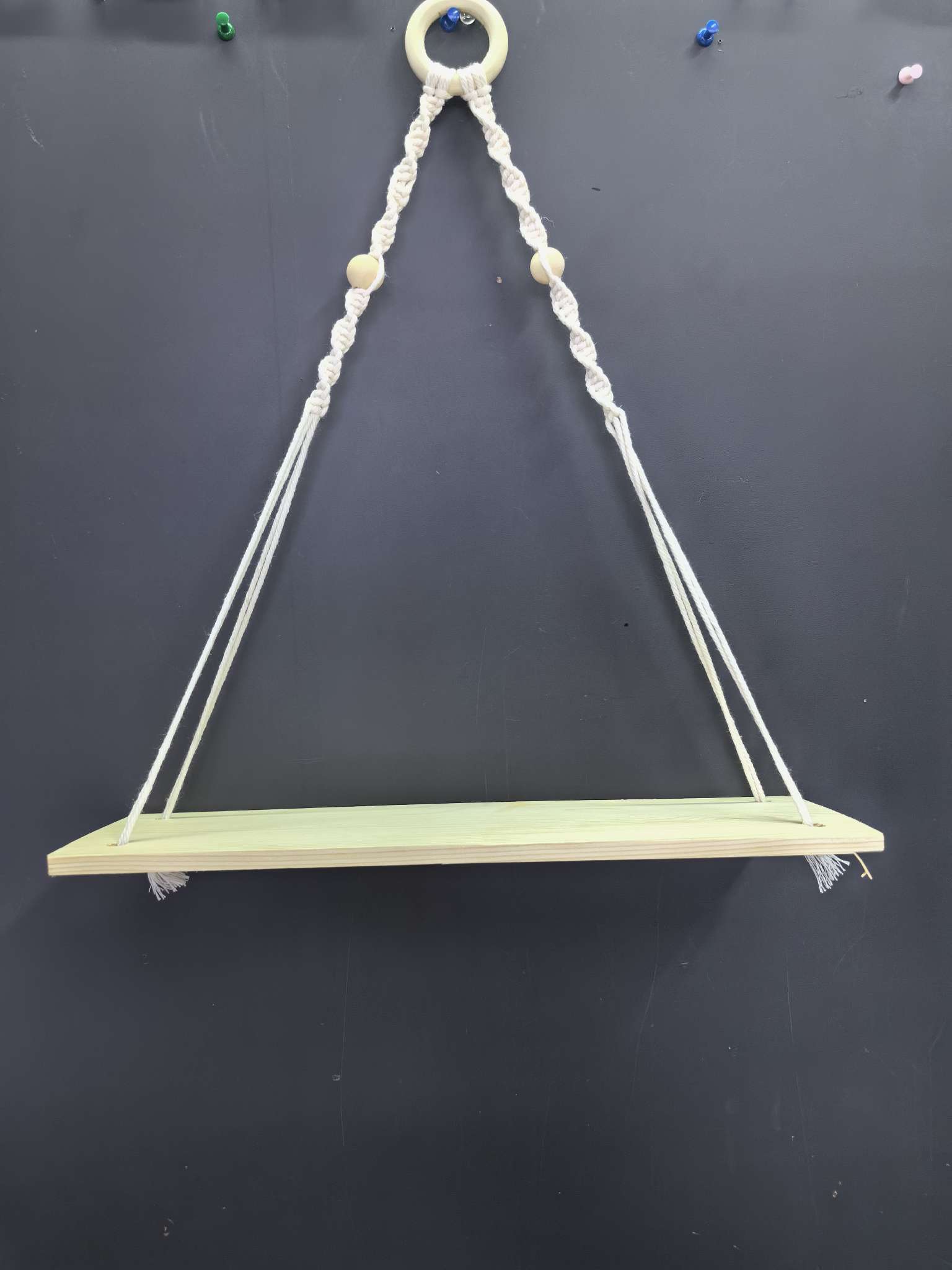 Cotton rope woven storage rack, hand-woven, can be used for decoration and storage. It is a popular storage rack for homestays, hotels and home furnishings. It is made of single-layer and double-layer raw wood and can hold plants. It can also bear weight detail image 15