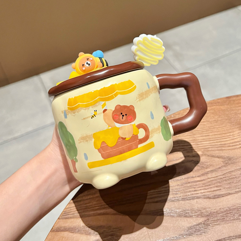 Cute and good-looking honey bear ceramic mugs, couple drinking cups, girls' home coffee cups, birthday cup sets with cup LIDS, selected souvenirs, practical and durable water cups with stand LIDS, office mugs details Picture