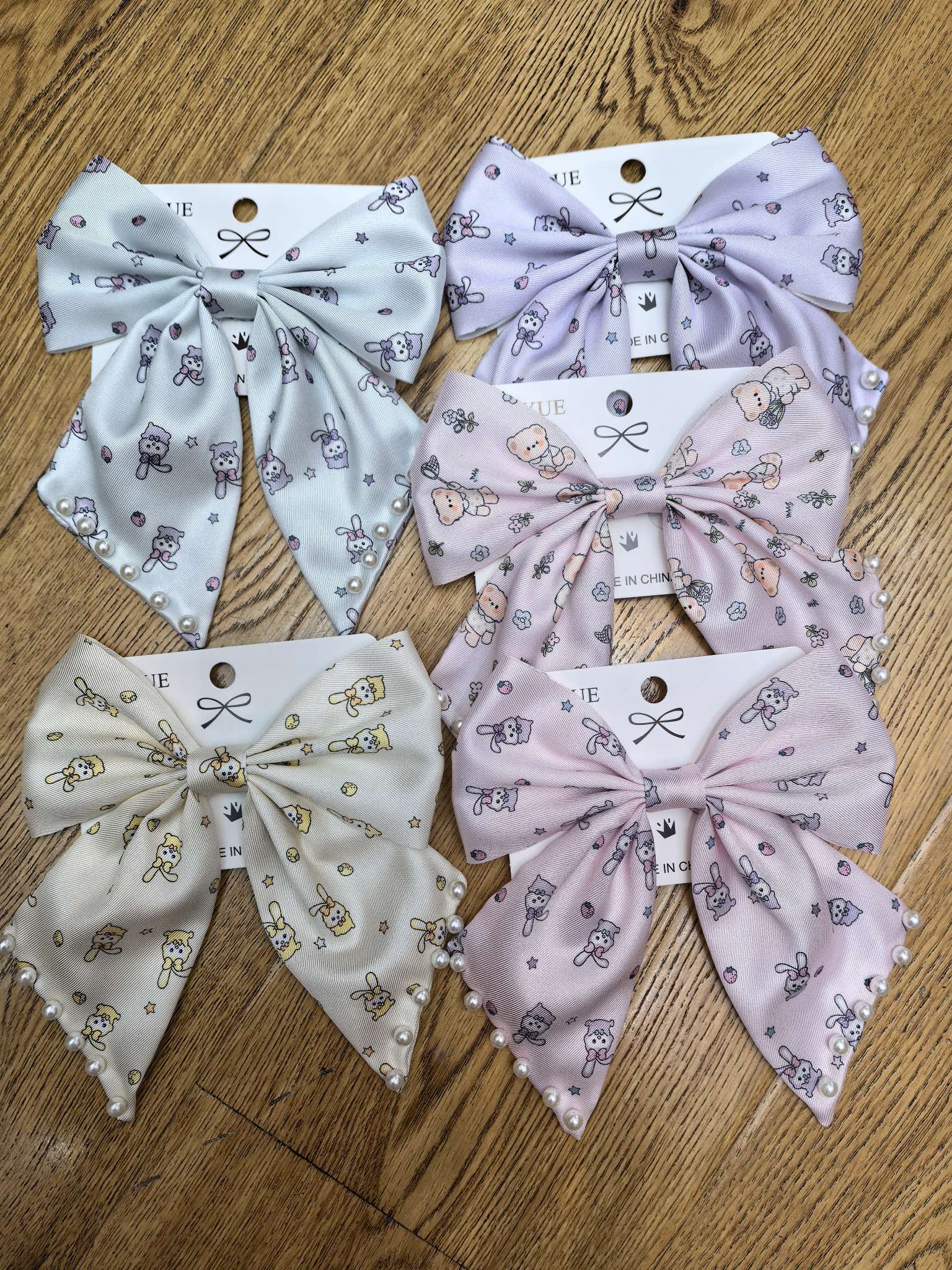 The 2025 new cartoon beading, bow crocodile hairpin, fresh and elegant, adds a touch of charm to your hair, exuding a confident and graceful beauty...