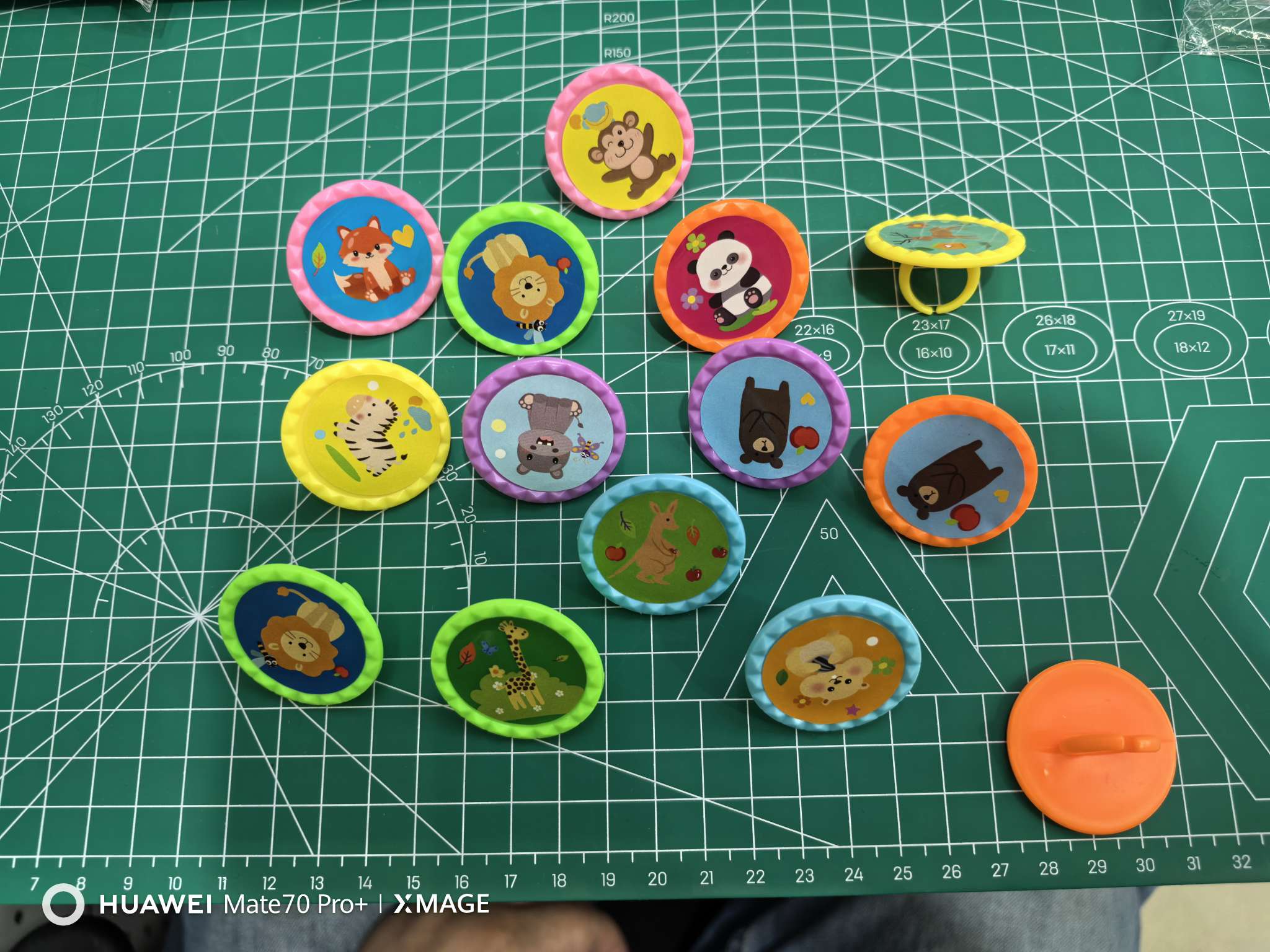 多款戒指玩具白底实物图
