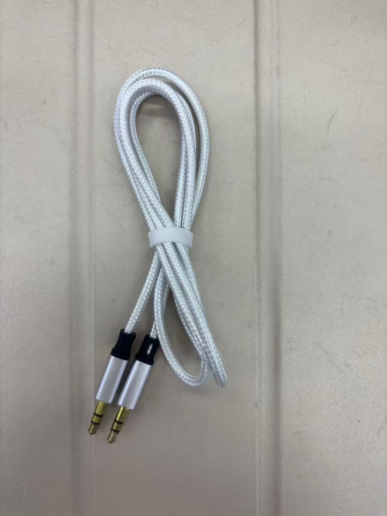 Digital audio cable Android adapter features high-speed transmission, durability and compatibility with multiple devices full figure