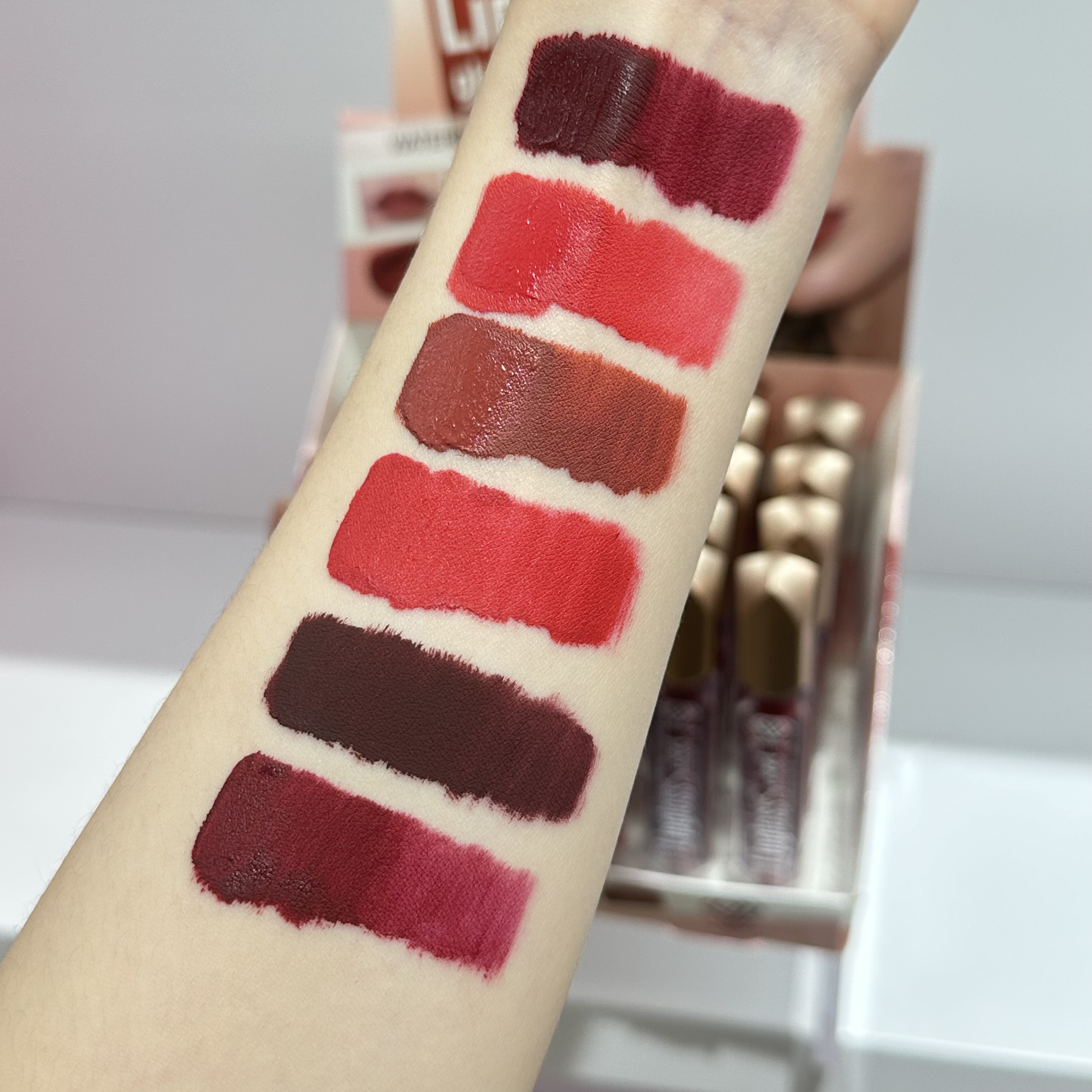 HSM Factory Store Direct Sales Ice Touch Lip Gloss Long-lasting Color Lip oil New Cosmetic Lip Gloss Lipstick STOCK Application Scenario
