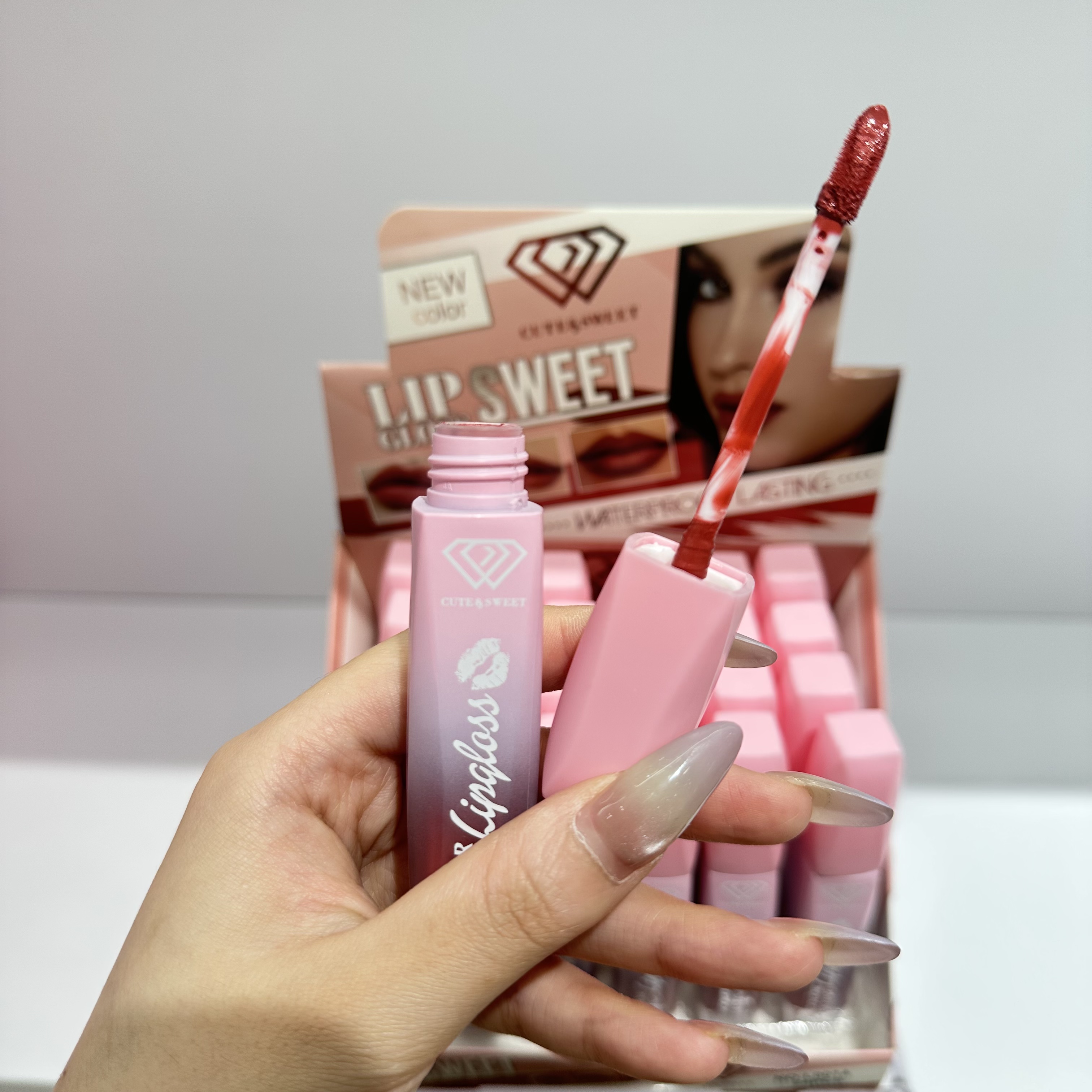 The finishing touch for a delicate makeup look, Lip gloss new products, direct sales from Yiwu source factory, factory store, cosmetics, lip gloss and lipstick STOCK Specification image