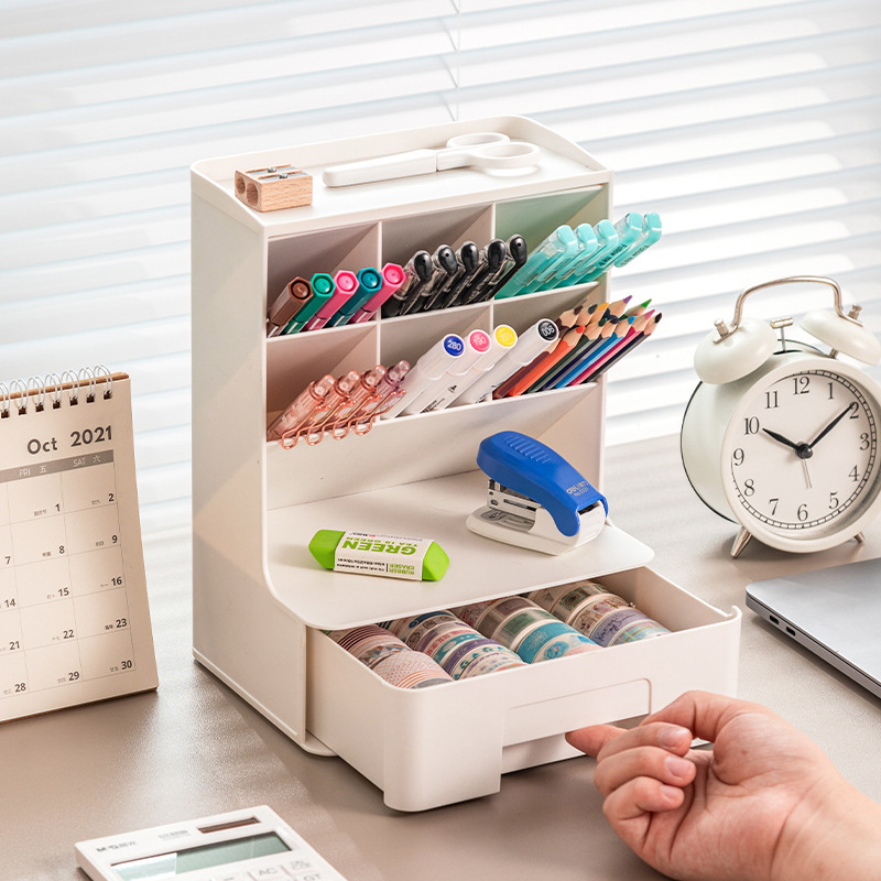 R37-950 slanting pen holder desktop storage box Stationery desk rack Application Scenario