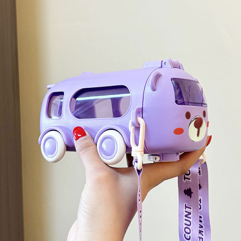 Children's high appearance level cartoon baby bus water cup Straw cup Application Scenario