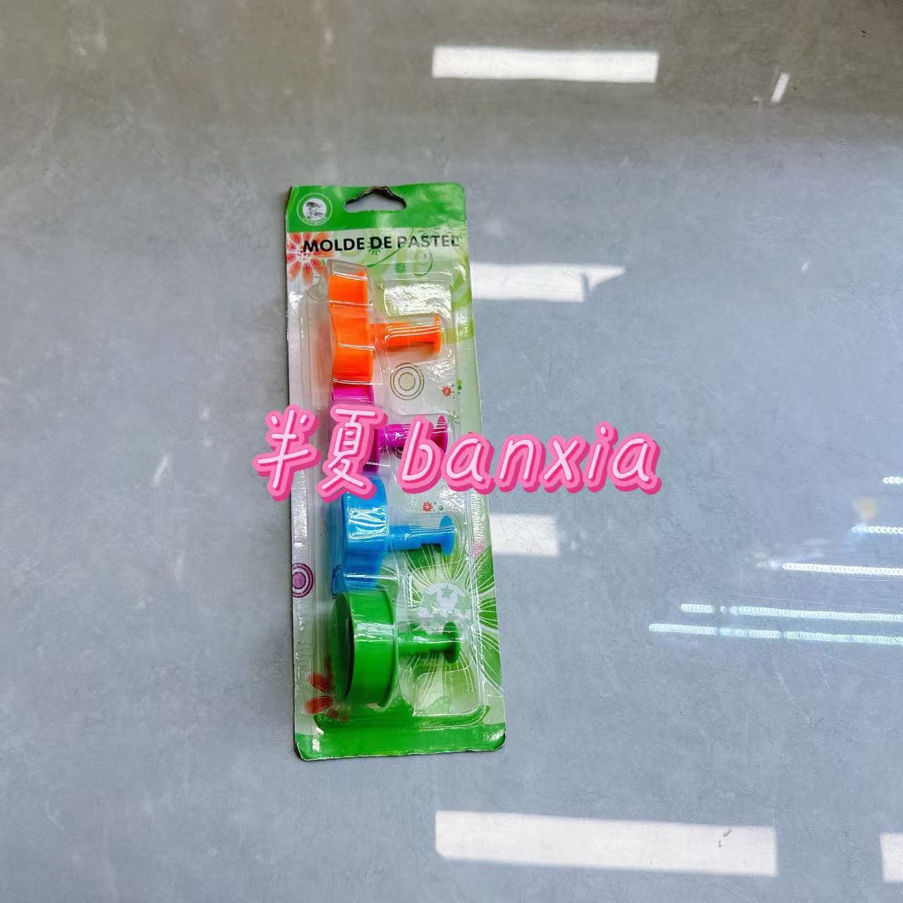 圣诞树硅胶蛋糕模/硅胶模具/学生手工石膏模具/活字印刷/宠物生日蛋糕磨具产品图