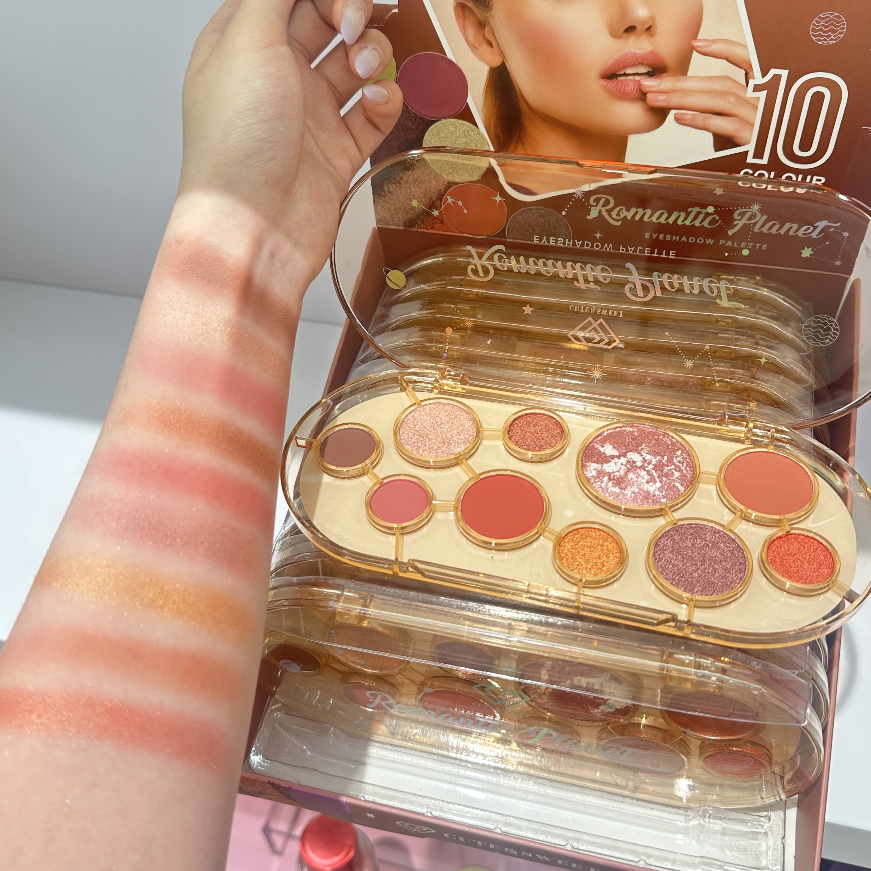 The HSM factory store, a cross-border bestseller on Amazon, offers a delicate texture that melts in one touch, adding charm to your eyes. eyeshadow cosmetics and Makeup Item Picture