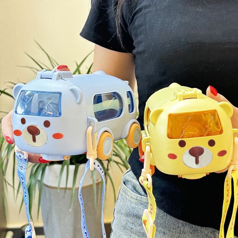 Children's high appearance level cartoon baby bus water cup Straw cup details Picture