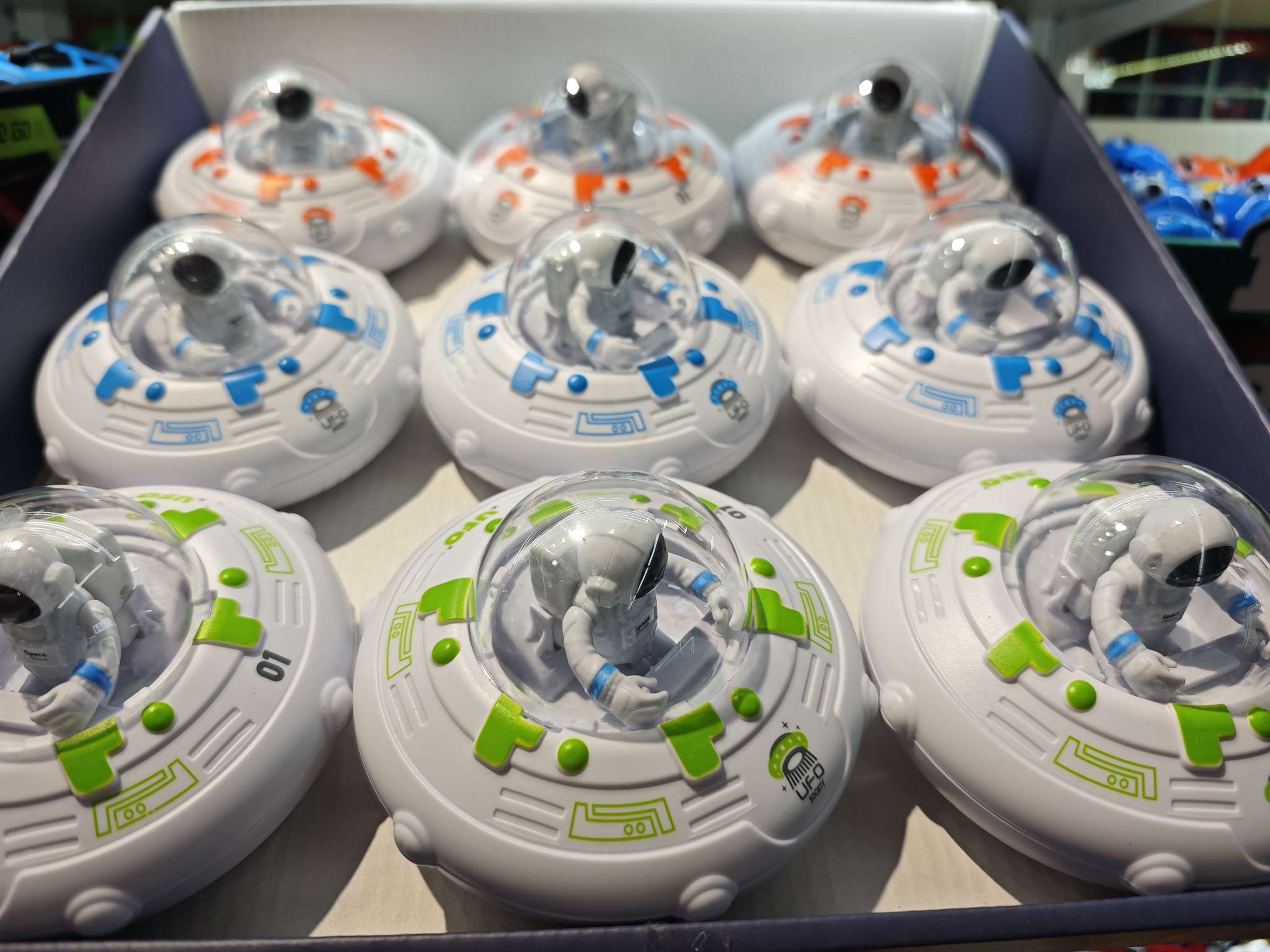 回力展示盒 太空人 飞碟🛸 玩具车 儿童玩具产品图