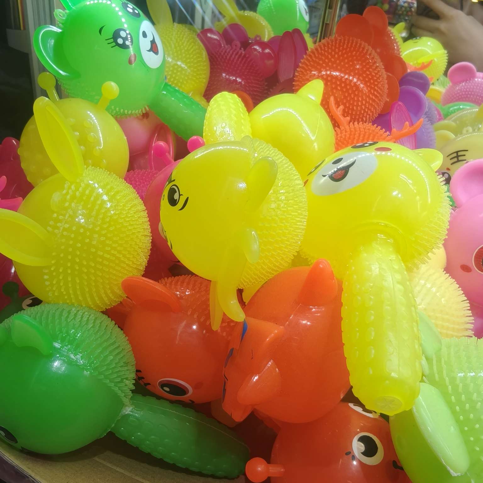 手柄兔甩甩挥舞棒多色应援发光玩具学生儿童专注力训练